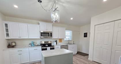 Little Green Cottage in the Heart of Lubbock