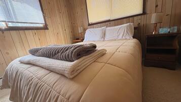 2 bedrooms, desk, iron/ironing board, free WiFi