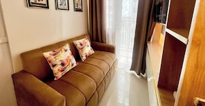 Shared Dormitory, 1 Bedroom, Accessible, Smoking | Living room