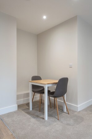 Dining - Central 1BR Flat Near Old Town and Hull College (Kingston upon Hull)