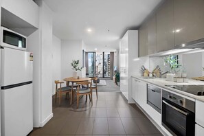 Fridge, microwave, oven, stovetop - 2-Bed High-Rise Apartment with Pool & Gym (Melbourne)