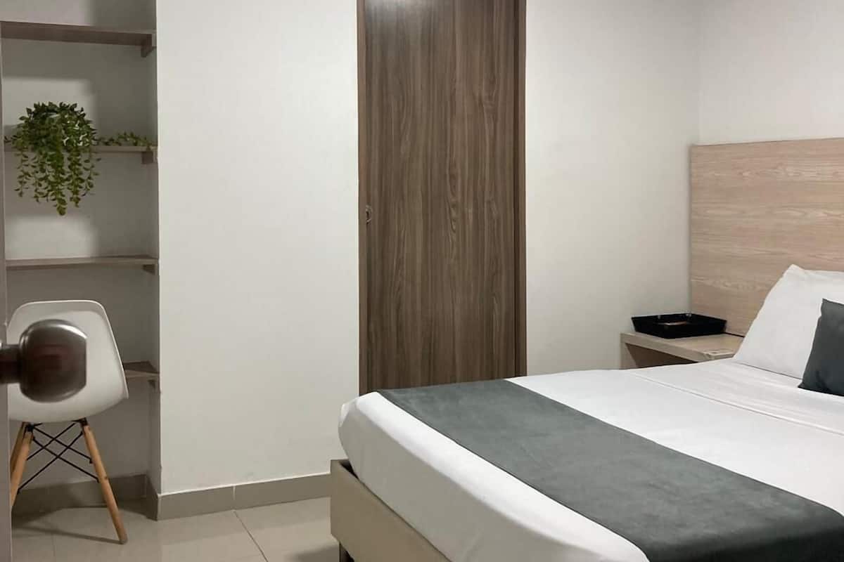 Chambre de base double, patio, vue sur le jardin | Bureau, accĂšs au Wi-Fi (inclus)