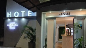 A hotel entrance with a sign reading 'HOTEL PASARELA REAL' and a number '24N-88'. - Hotel Pasarela Real Cail (Cali)
