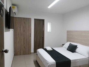 Standard Single Room, Garden View | Hypo-allergenic bedding, memory-foam beds, free WiFi, bed sheets - Hotel Pasarela Real Cail (Cali)
