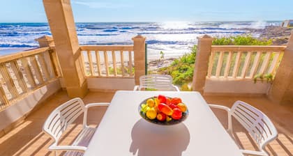 MURTERS 76 - Beachfront house with direct access to the beach in Ses Covetes