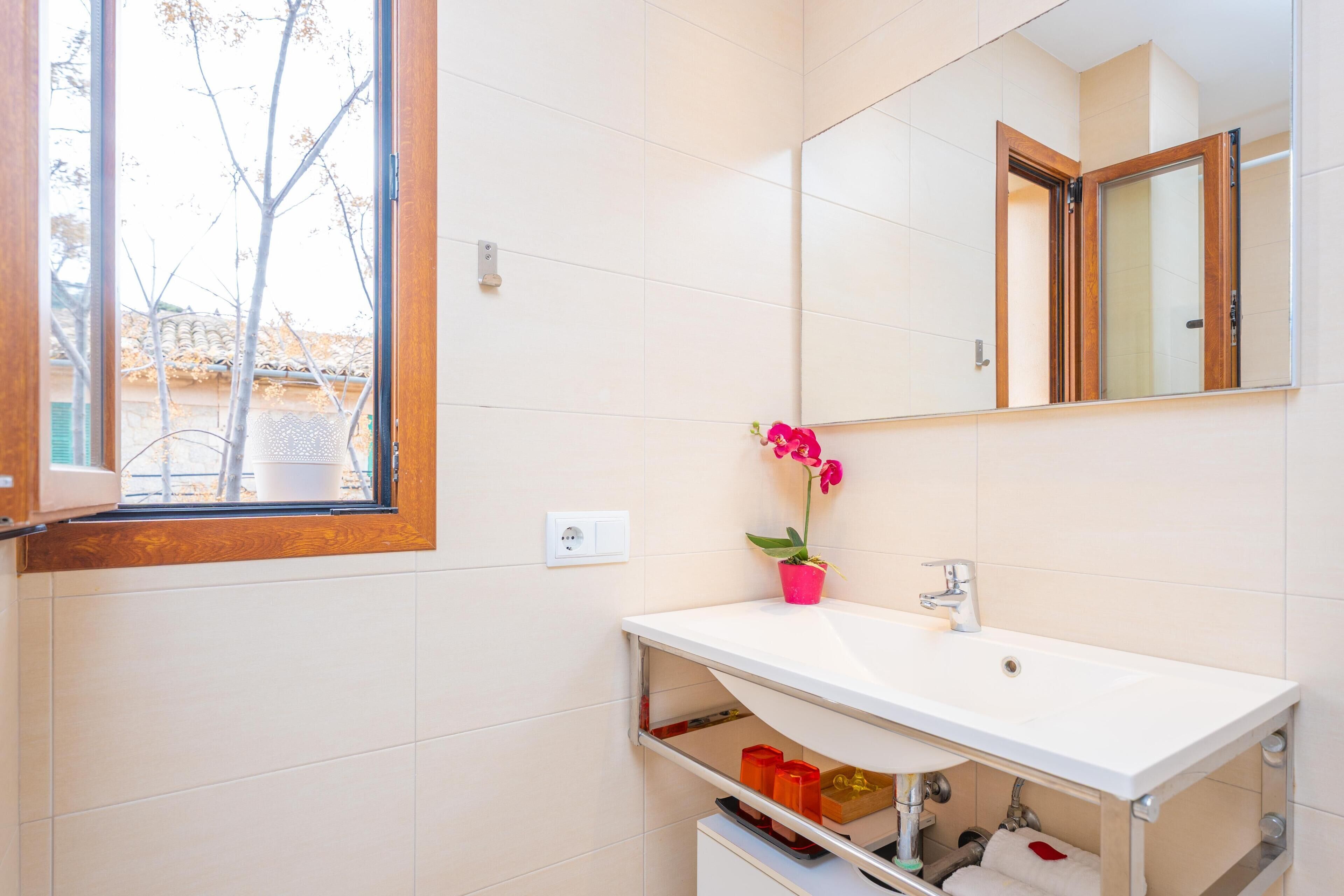 Een haardroger, een bidet, handdoeken