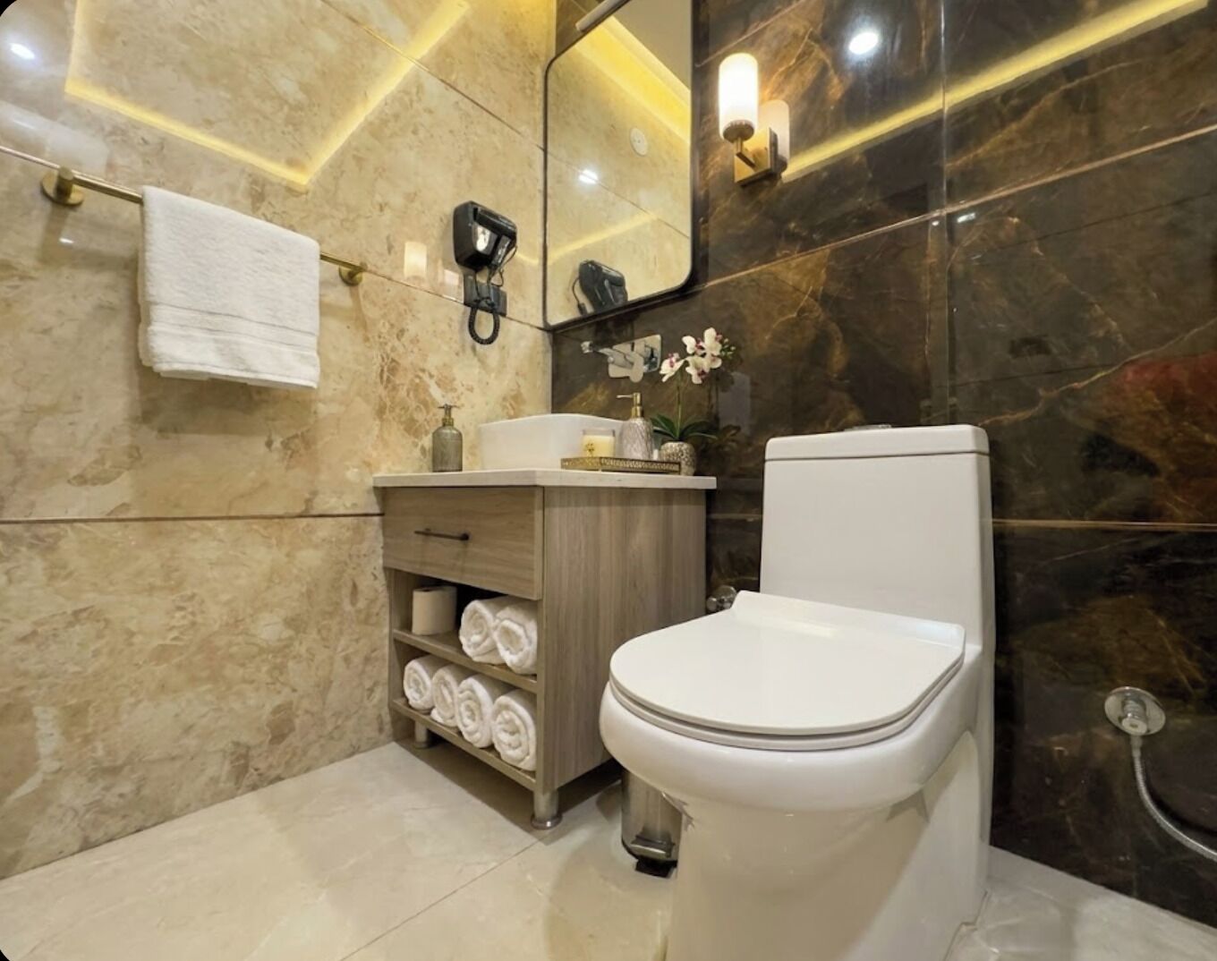 Premium Room | Bathroom | Shower, towels, soap, shampoo