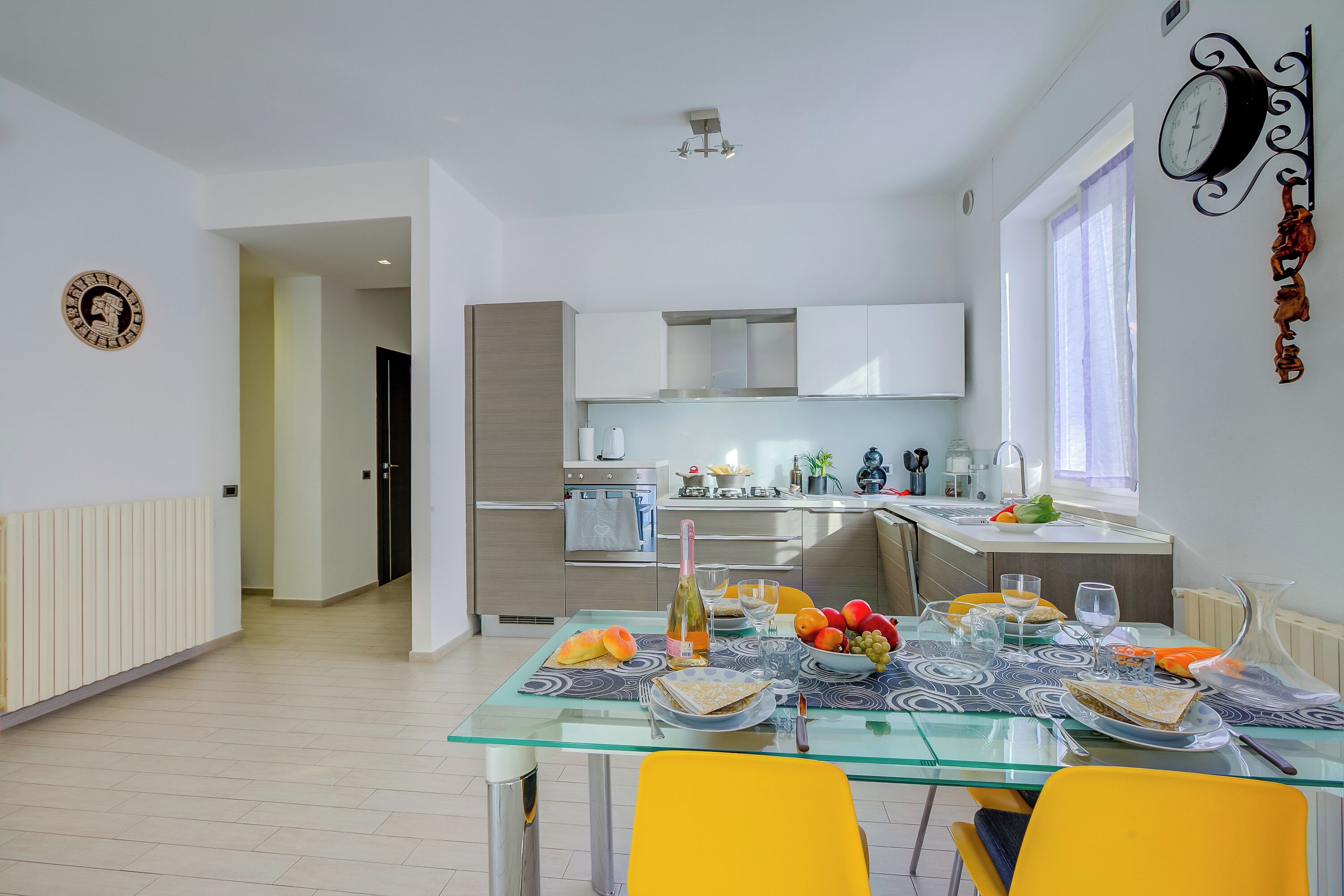 Appartement Familial, 2 chambres, balcon (Asia Apartment: 2BR in Laveno Center) | Restauration