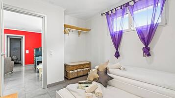 Familienapartment, Mehrere Schlafzimmer, 2 Bäder (Locarno Centro Apartment) | 2 Schlafzimmer, kostenloses WLAN, Bettwäsche