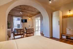 1 bedroom, travel cot, WiFi, bed sheets - Hortus apartment in the historic centre (Orta San Giulio)