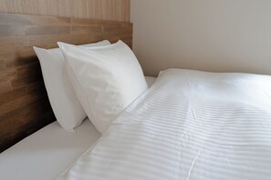 Szoba kétszemélyes ággyal, nemdohányzó | Pehelypaplan, ingyenes wifi és ágynemű