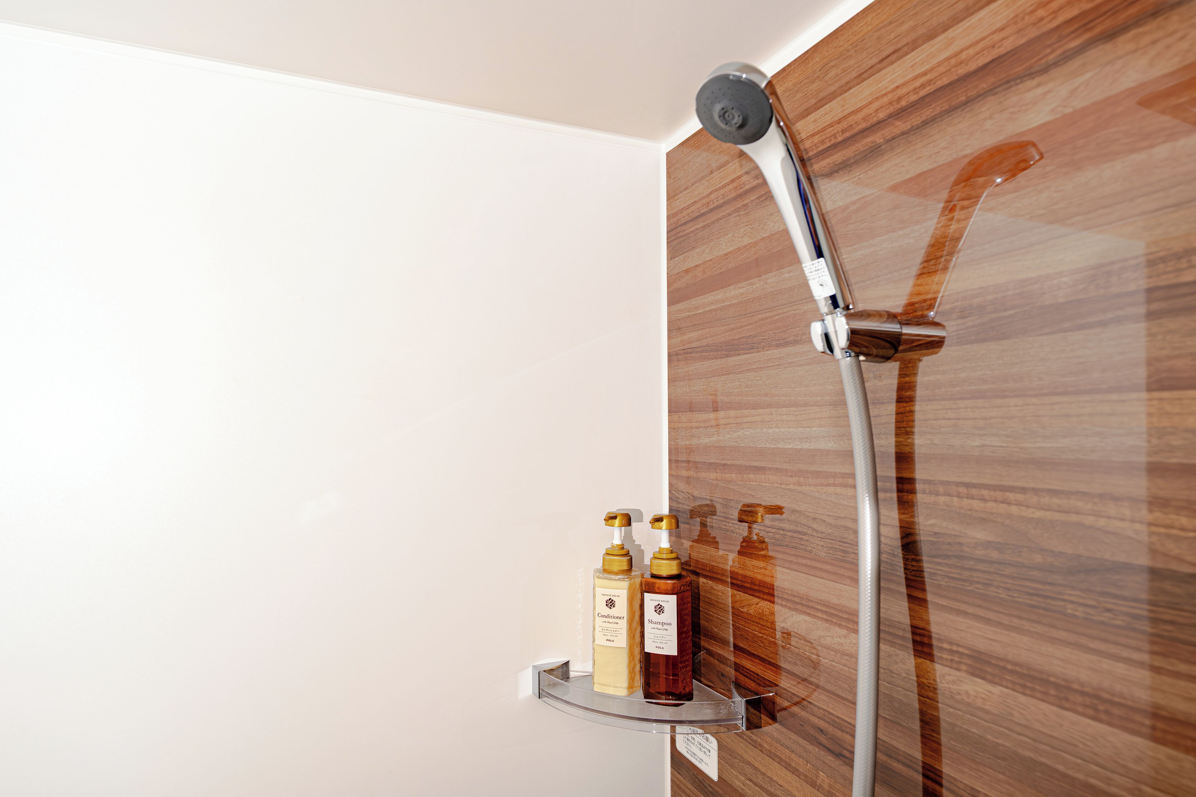 Combined shower/bathtub, hair dryer, towels, soap
