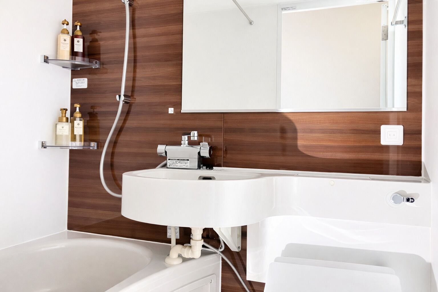 Combined shower/tub, hair dryer, towels, soap