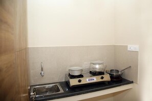 Triple Room | Private kitchen - Apollo Court (Chennai)