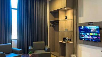 Familjesvit | Vardagsrum | 43-tums LED-tv med digitalkanaler och printers