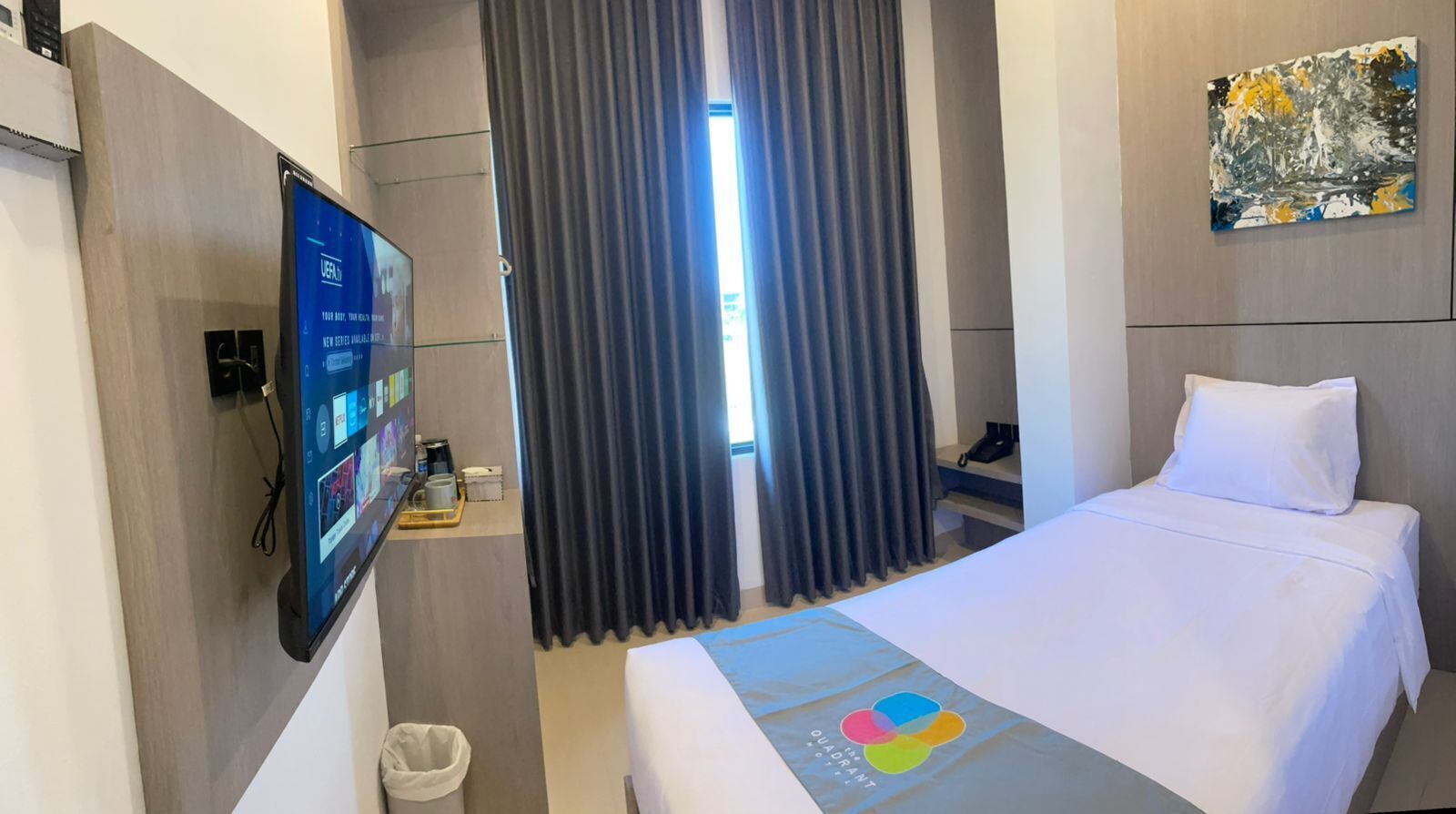 Desk, laptop workspace, iron/ironing board, free WiFi