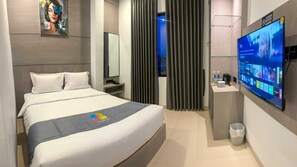 Deluxe Double Room, 1 Queen Bed, Non Smoking, City View | Desk, laptop workspace, iron/ironing board, free WiFi - The Quadrant Ocarina Hotel (Batam)