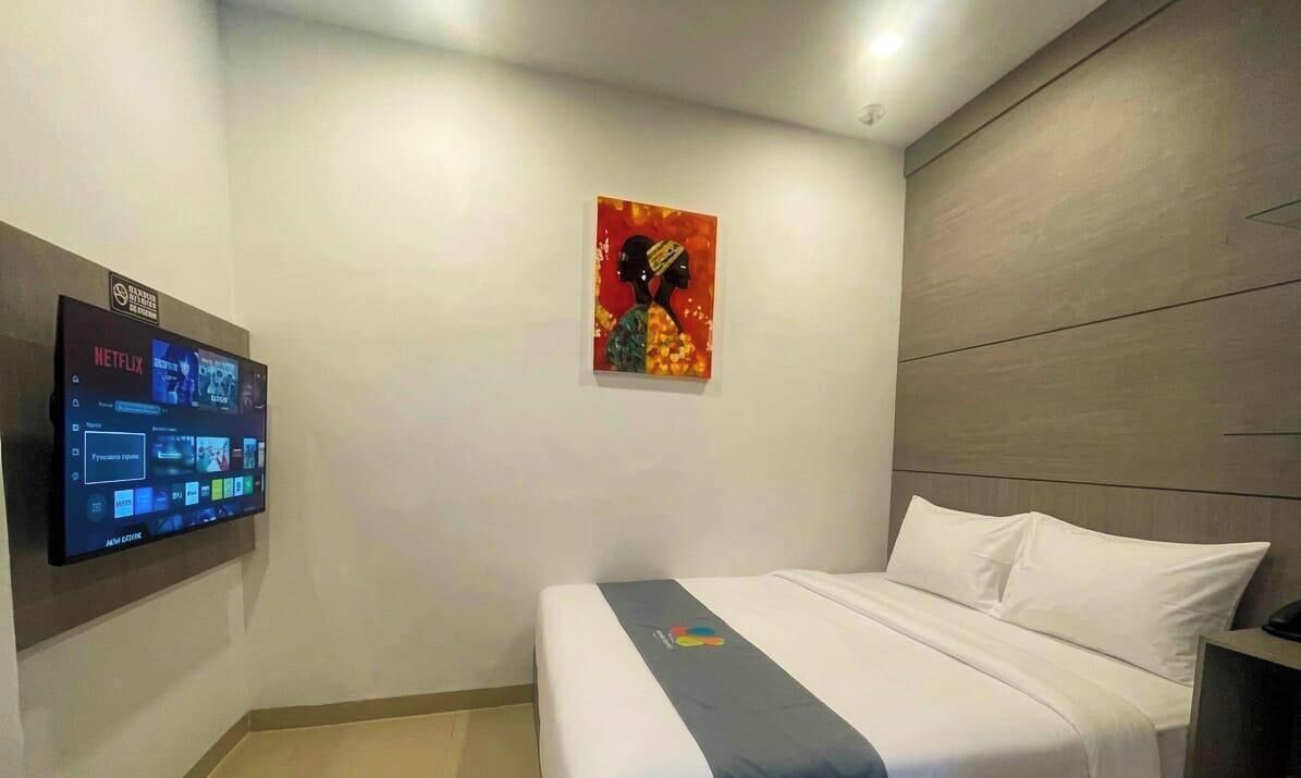 Desk, laptop workspace, iron/ironing board, free WiFi