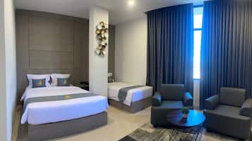 Suíte família | Escrivaninha, espaço de trabalho para notebook