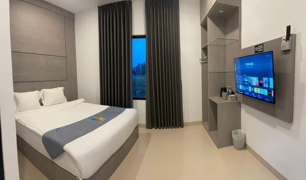 Doppia Deluxe, 1 letto queen, non fumatori, vista città | Una scrivania, postazione laptop, ferro/asse da stiro, Wi-Fi gratuito