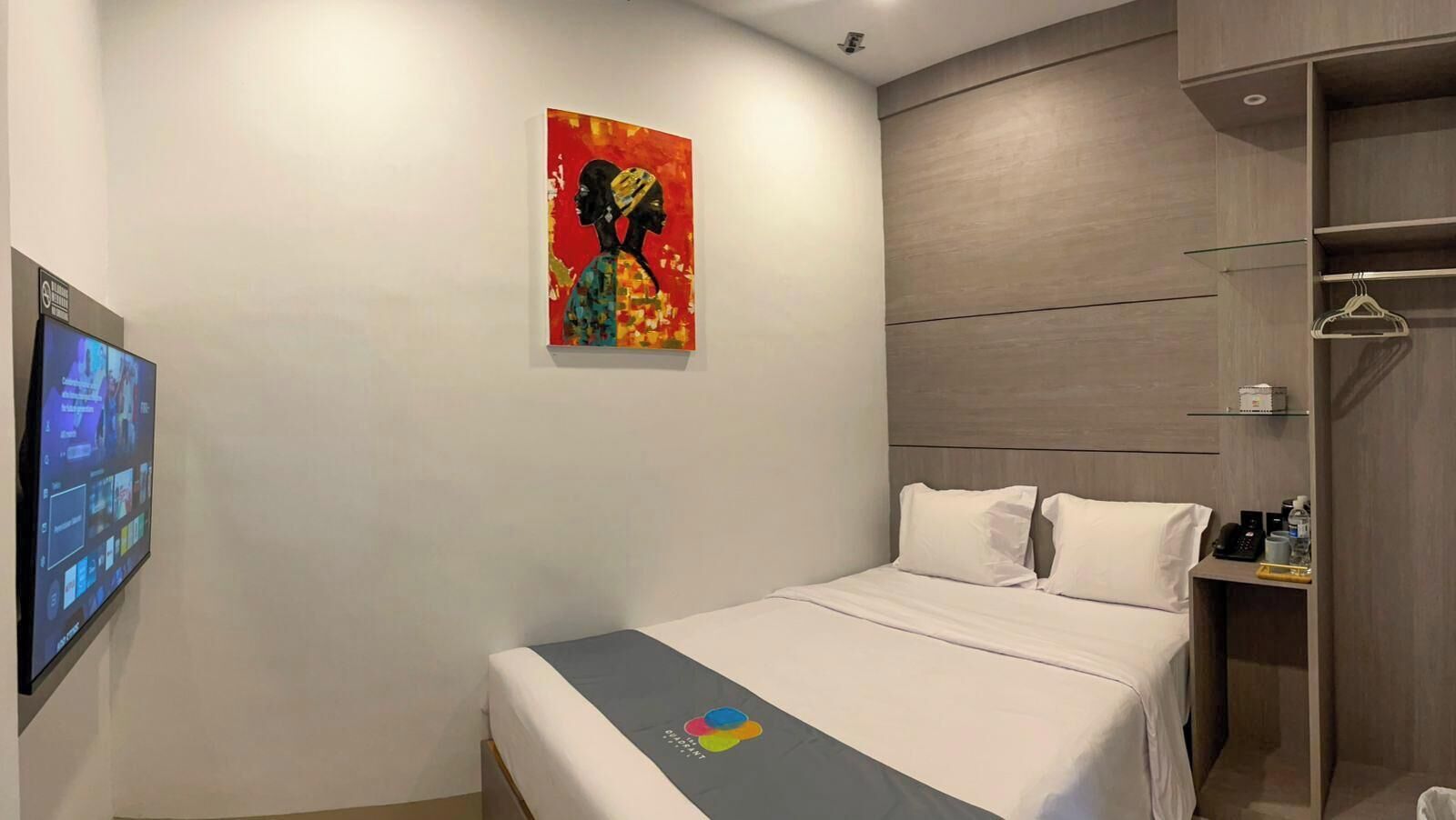 Desk, laptop workspace, iron/ironing board, free WiFi