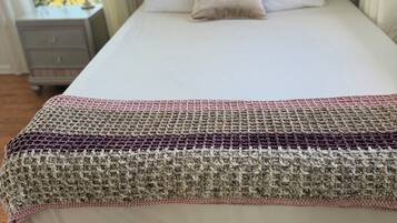 Iron/ironing board, WiFi, bed sheets