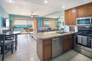 Fridge, microwave, oven, stovetop - Seaside Serenity at Sonoran Spa N704 (Puerto Peñasco)