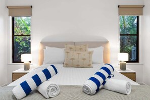 4 bedrooms, iron/ironing board, WiFi, bed sheets - Belle Escapes Samaya (Palm Cove)