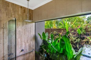 Hair dryer, towels, soap, shampoo - Belle Escapes Samaya (Palm Cove)