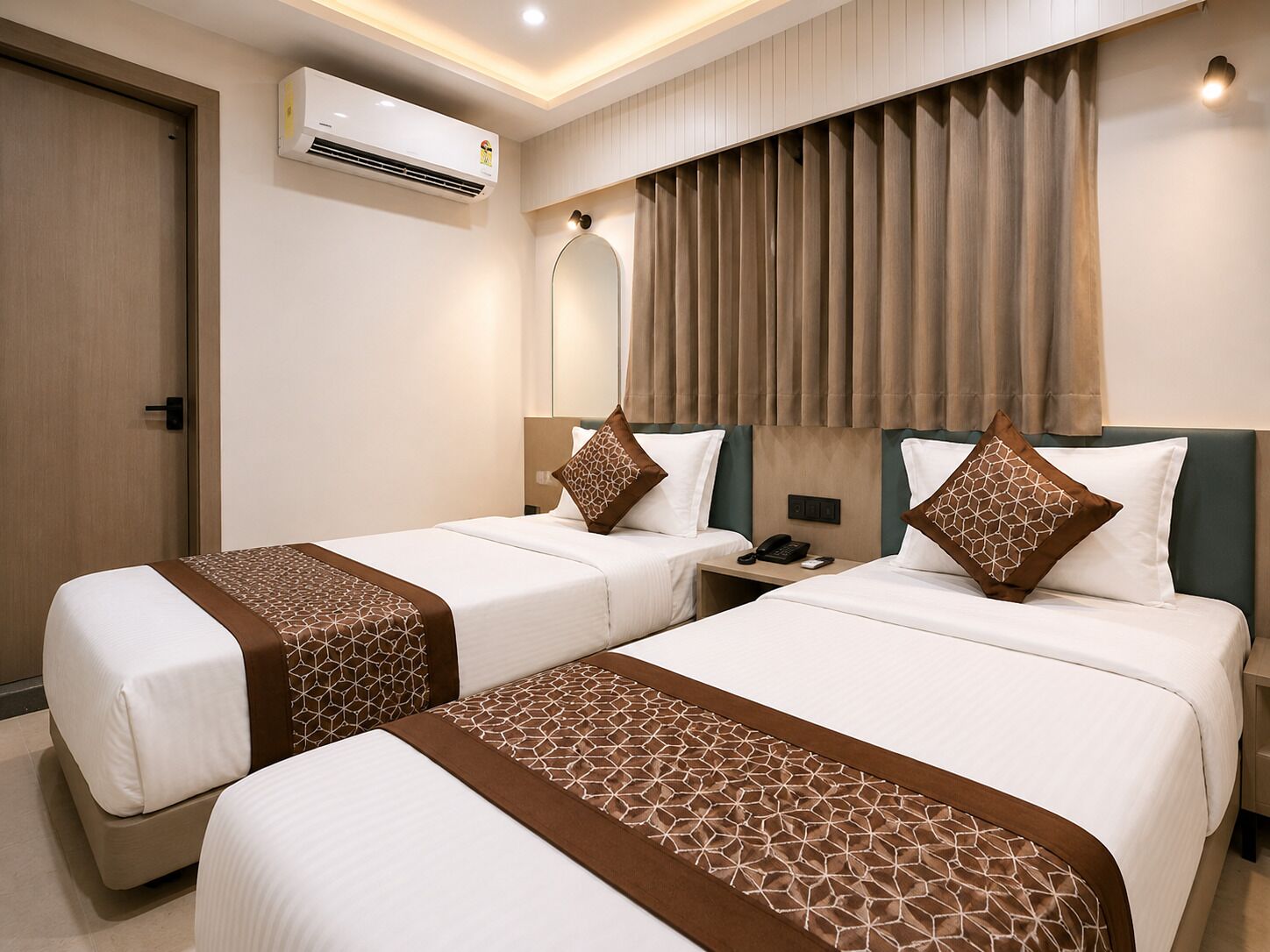 Deluxe Room | Desk, free WiFi