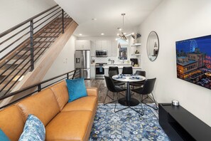 Family Townhome, 2 Bedrooms, Kitchen, City View - Lake View Townhouse (Seattle)