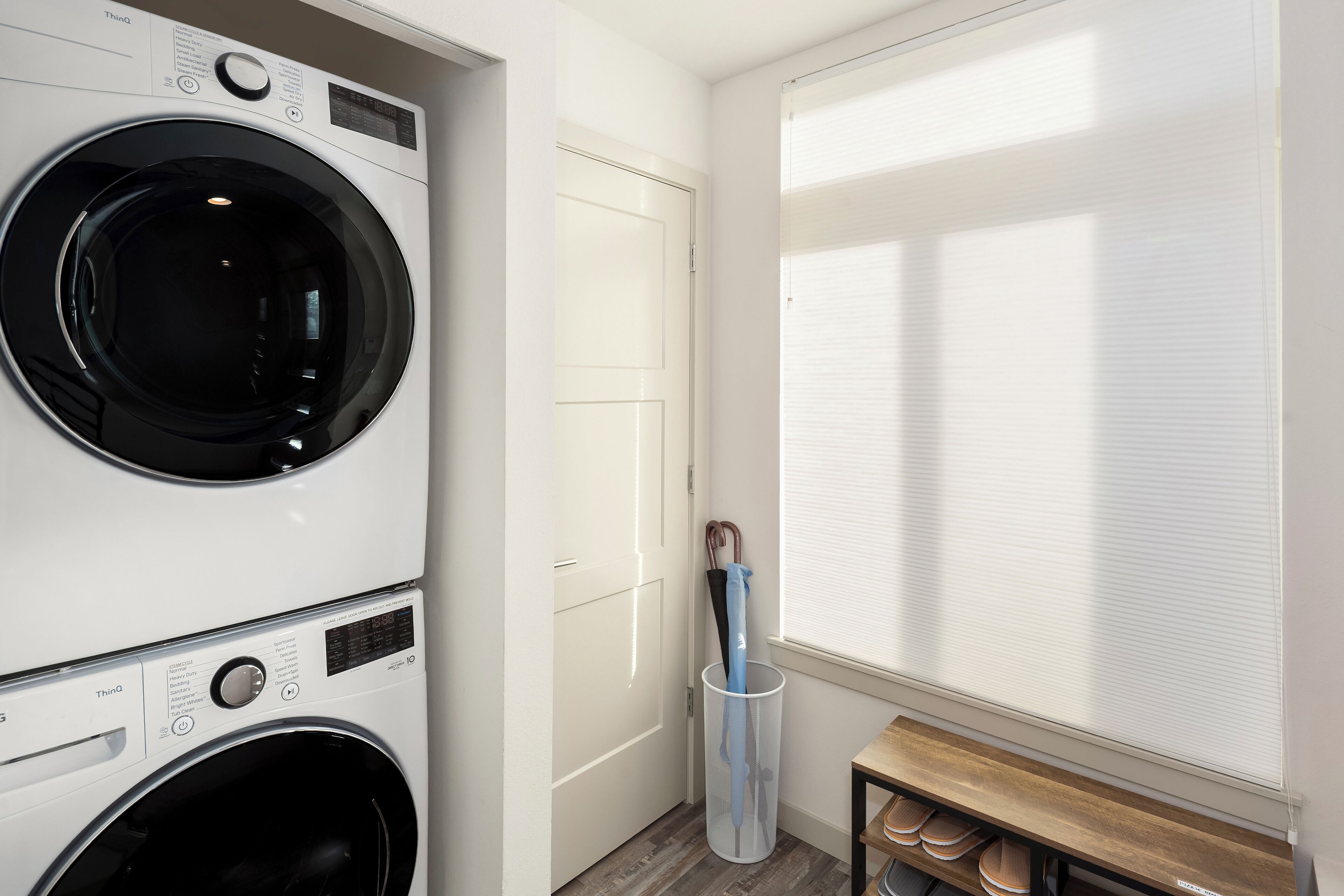 Family Townhome, 2 Bedrooms, Kitchen, City View | Laundry