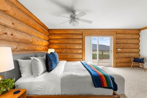 4 bedrooms, iron/ironing board, WiFi, bed sheets - Log Cabin Retreat on Peaceful 5 Acres with Epic Views (Bell Hill)