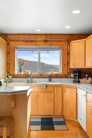 Fridge, microwave, oven, stovetop - Log Cabin Retreat on Peaceful 5 Acres with Epic Views (Bell Hill)