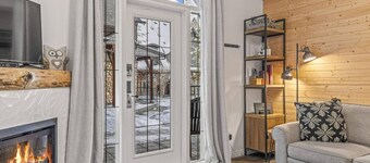 Mystic 2BR Townhome.  Near DT with Pool & Hot tub!