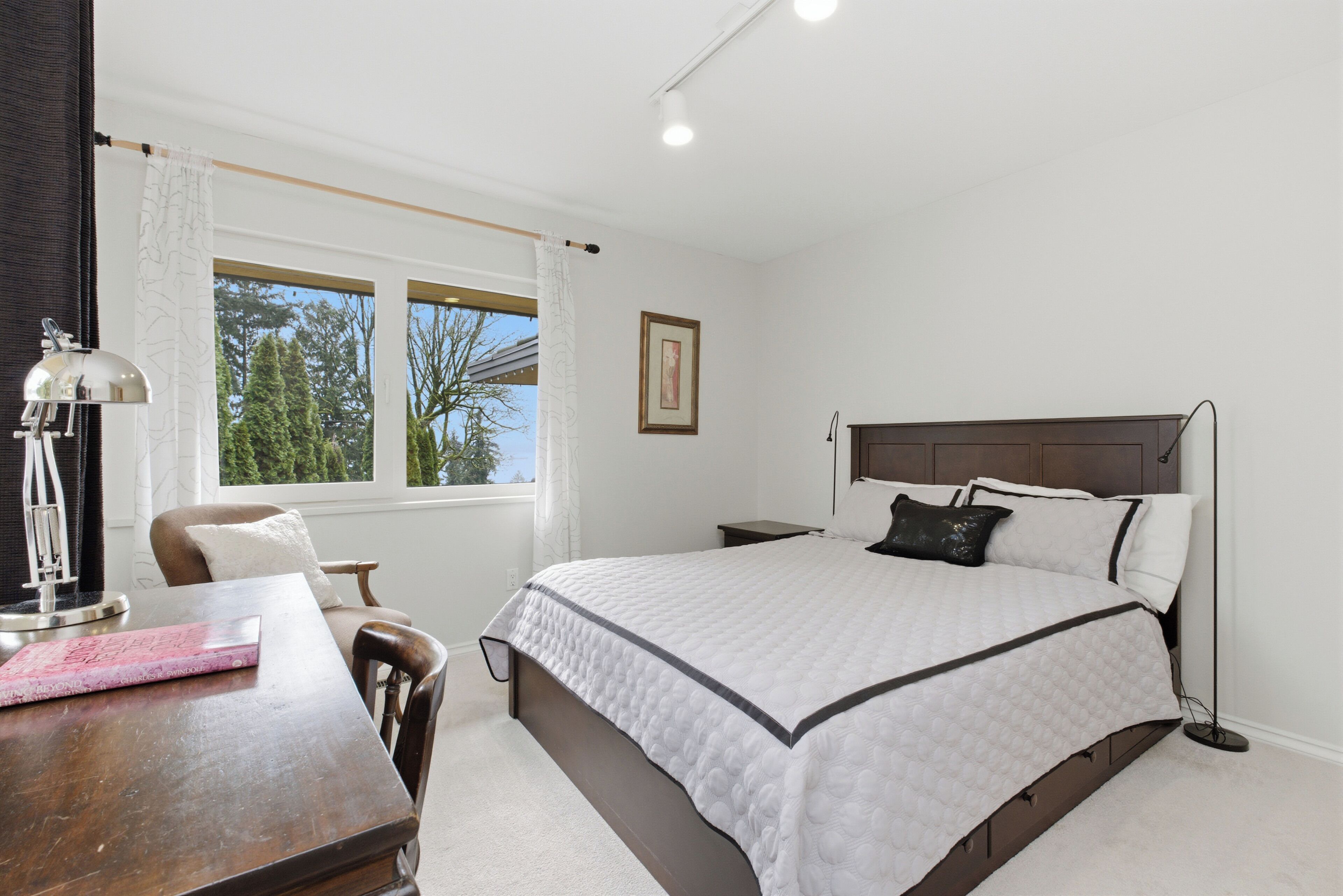 5 chambres, fer et planche à repasser, Wi-Fi, draps fournis