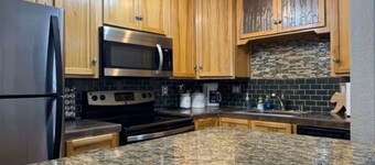 The Woodland Burrow - Cozy Ski-Lake retreat