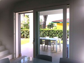Dining - Holiday apartment with air conditioning, terrace and garden (Bibione)