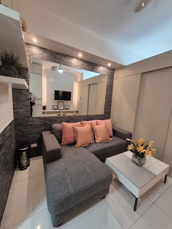 Standard Room, 1 Bedroom | Living area - Wind Residences Tagaytay (Tagaytay)