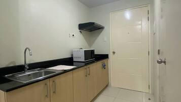 Standard Room, 1 Bedroom | Private kitchen