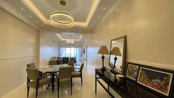 Standard Room, 3 Bedrooms | Living area