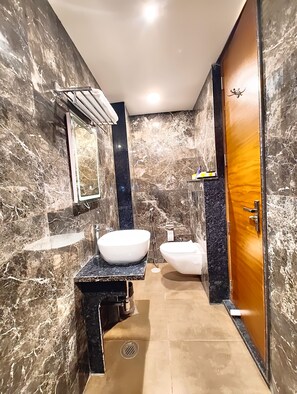 Double Room | Bathroom | Shower, slippers, towels, soap - Hotel RG Residency (Varanasi)