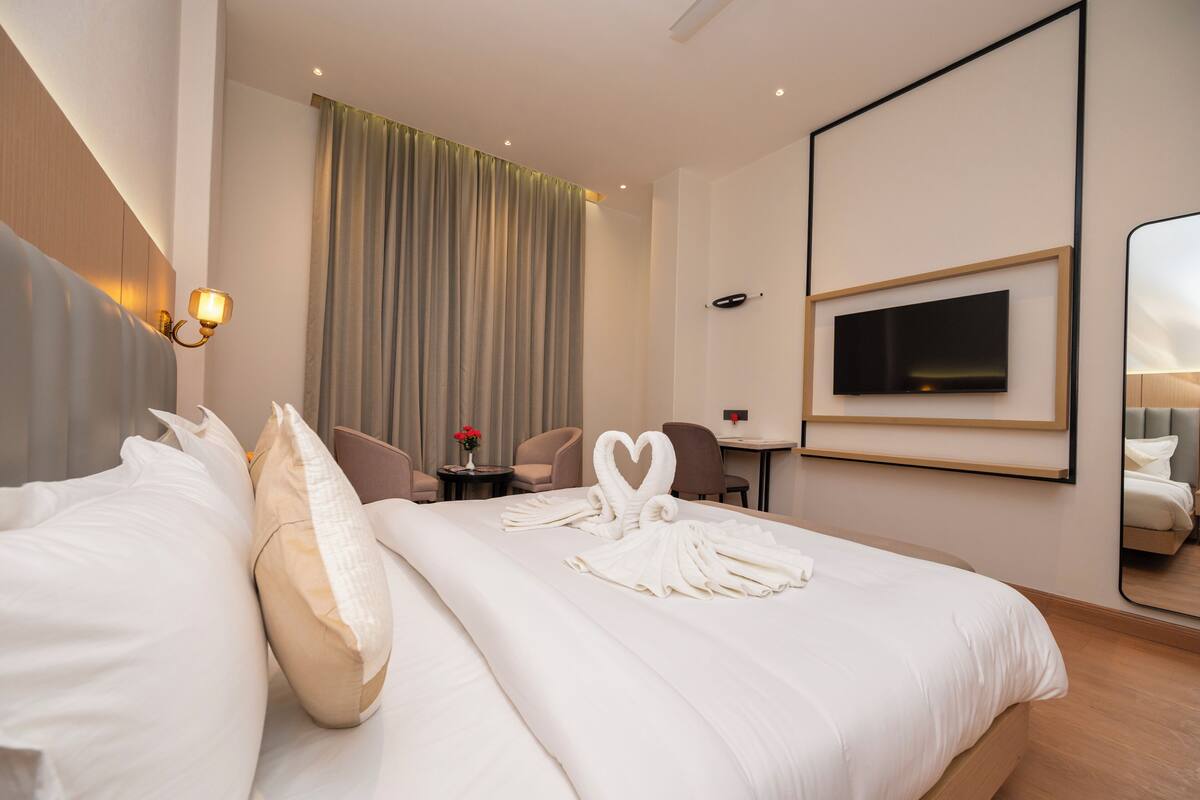 In-room safe, desk, laptop workspace, WiFi (free)