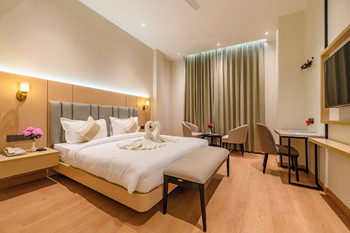 In-room safe, desk, laptop workspace, WiFi (free)