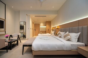 Family Triple Room | In-room safe, desk, laptop workspace, free WiFi - HOTEL MEERA PALACE (Varanasi)