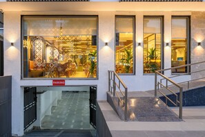 Exterior - HOTEL MEERA PALACE (Varanasi)