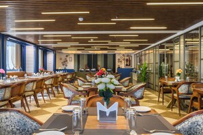 Restaurant - HOTEL MEERA PALACE (Varanasi)