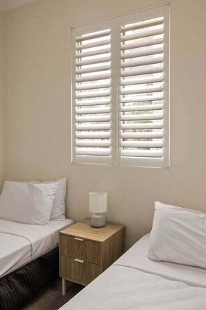 3 bedrooms, iron/ironing board, WiFi - Swell Resort Burleigh – Steps to Beach & Dining (Gold Coast)