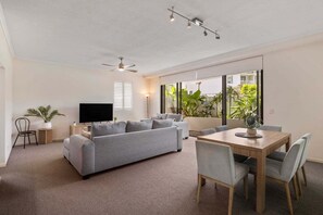 Interior - Swell Resort Burleigh – Steps to Beach & Dining (Gold Coast)