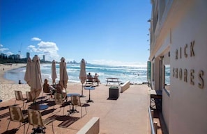 Property grounds - Swell Resort Burleigh – Steps to Beach & Dining (Gold Coast)